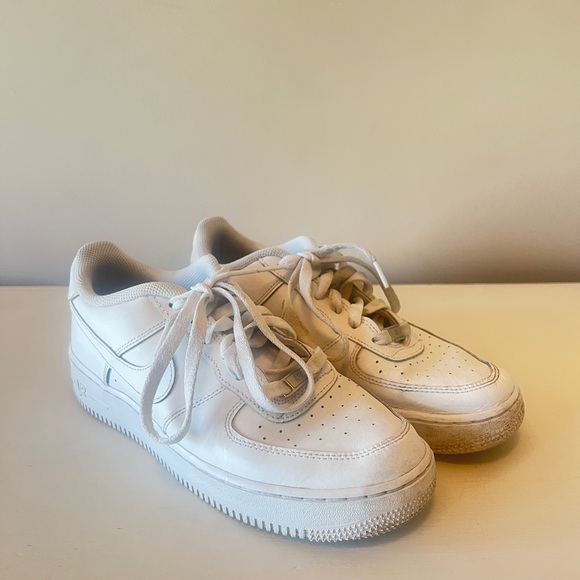 FINAL PRICE EUC Nike Air Force 1 Triple White Leather Sneaker - Picture 1 of 6